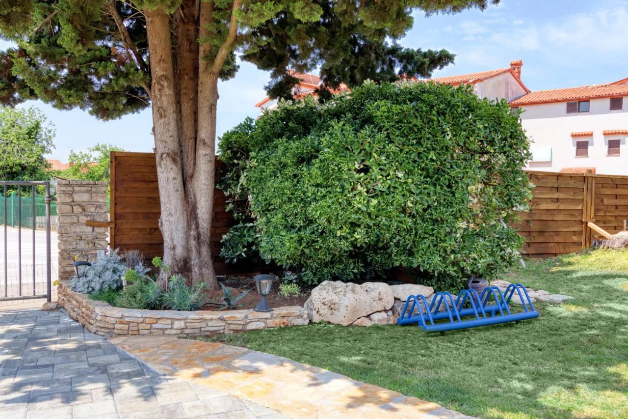 Holiday House "Laurus Garden" With Private Parking Medulin Exterior photo